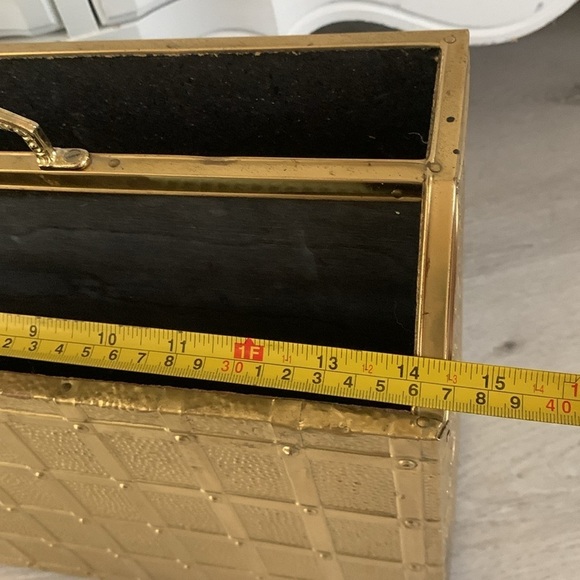 Magnificent Vintage Metal & Wood Magazine Rack Gold Brass MCM textured w handle - Picture 4 of 11